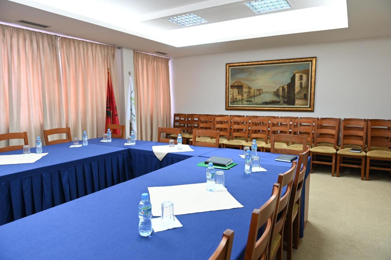 Hotel Liss Lezhë エクステリア 写真