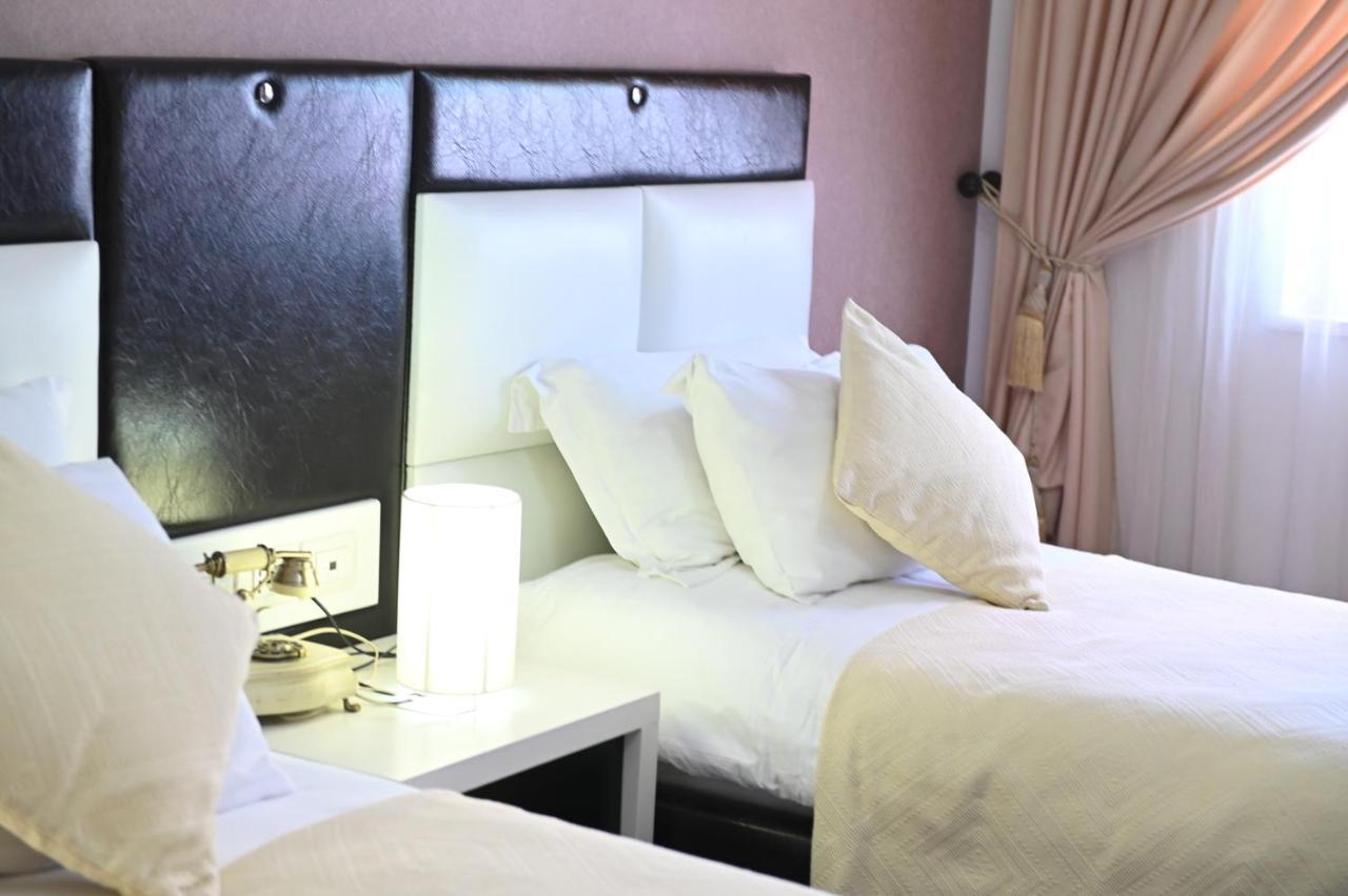 Hotel Liss Lezhë エクステリア 写真