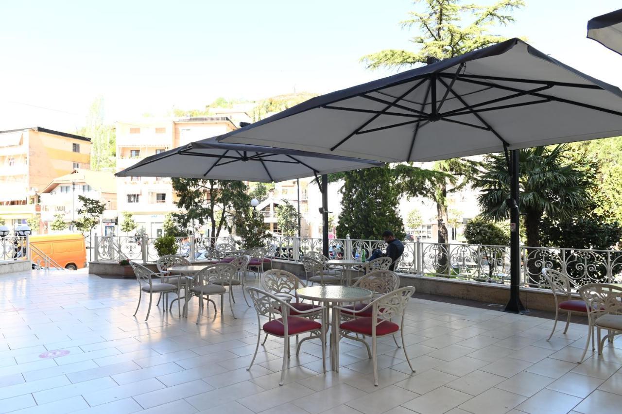 Hotel Liss Lezhë エクステリア 写真