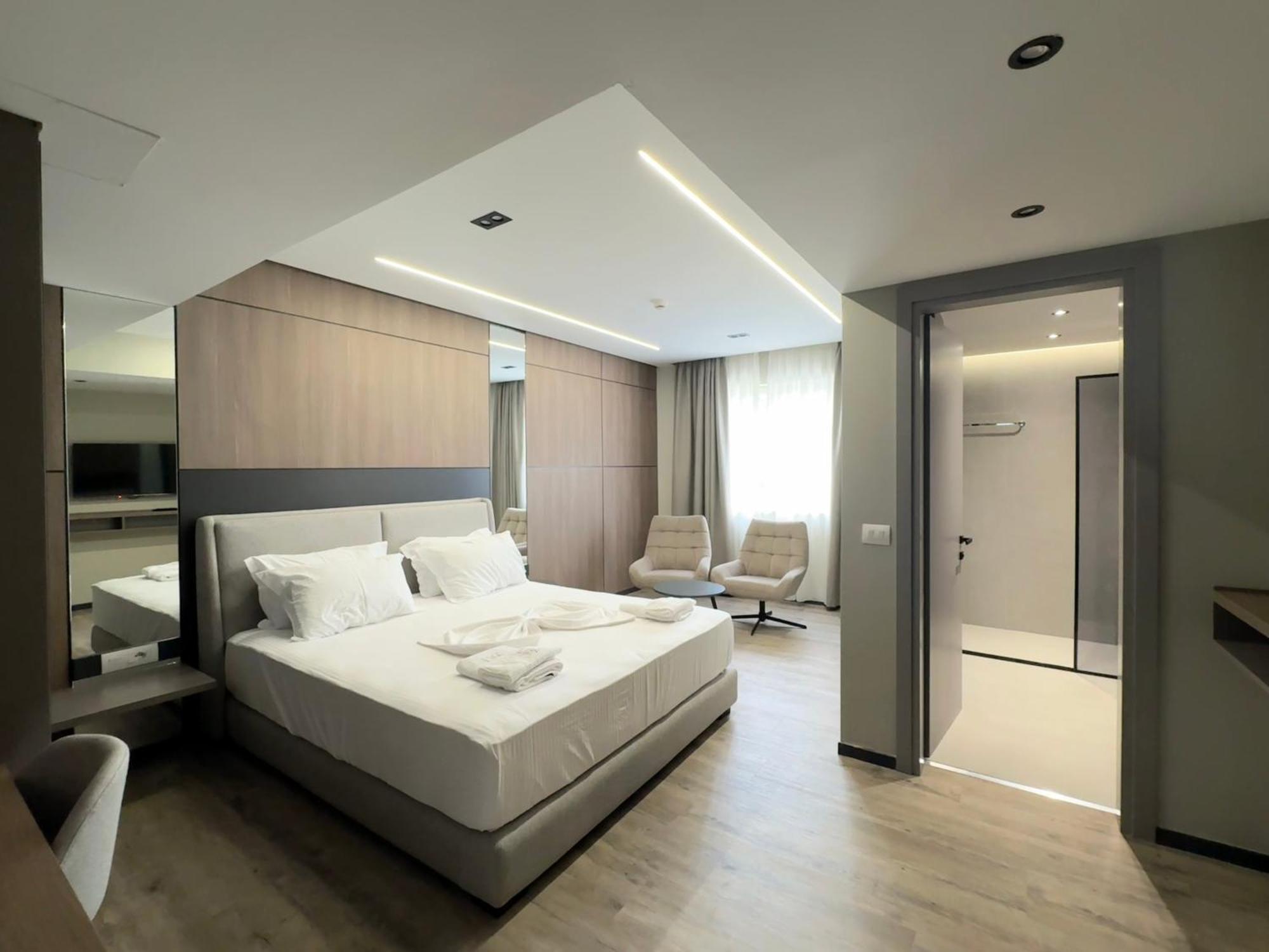 Hotel Liss Lezhë エクステリア 写真