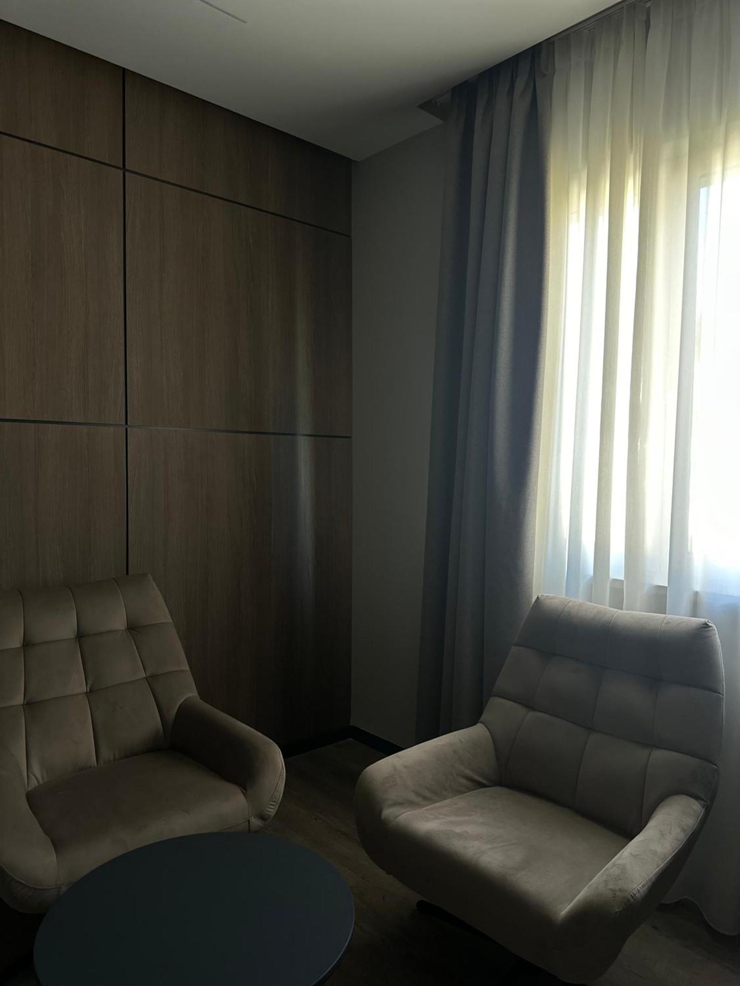 Hotel Liss Lezhë エクステリア 写真