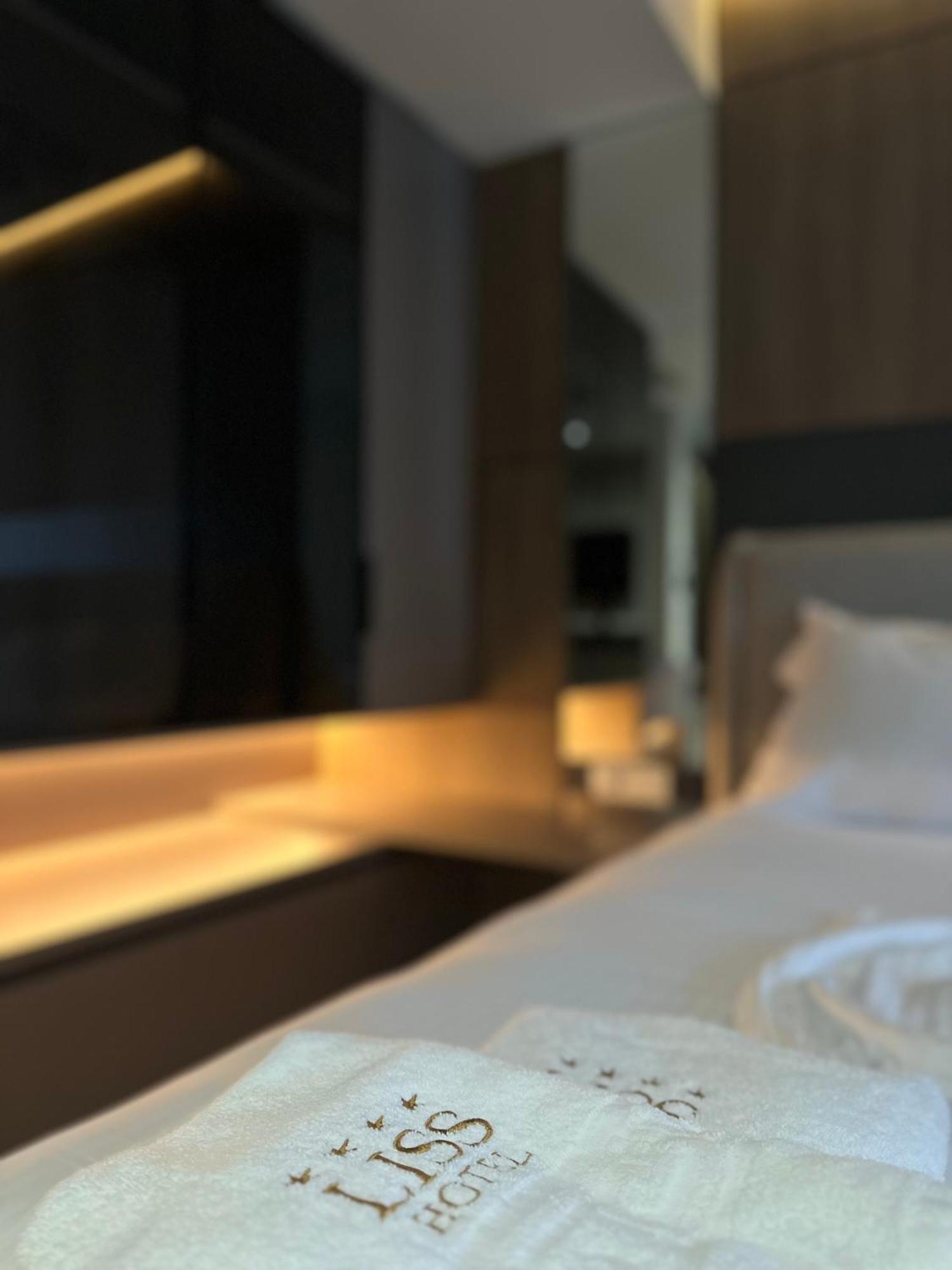 Hotel Liss Lezhë エクステリア 写真